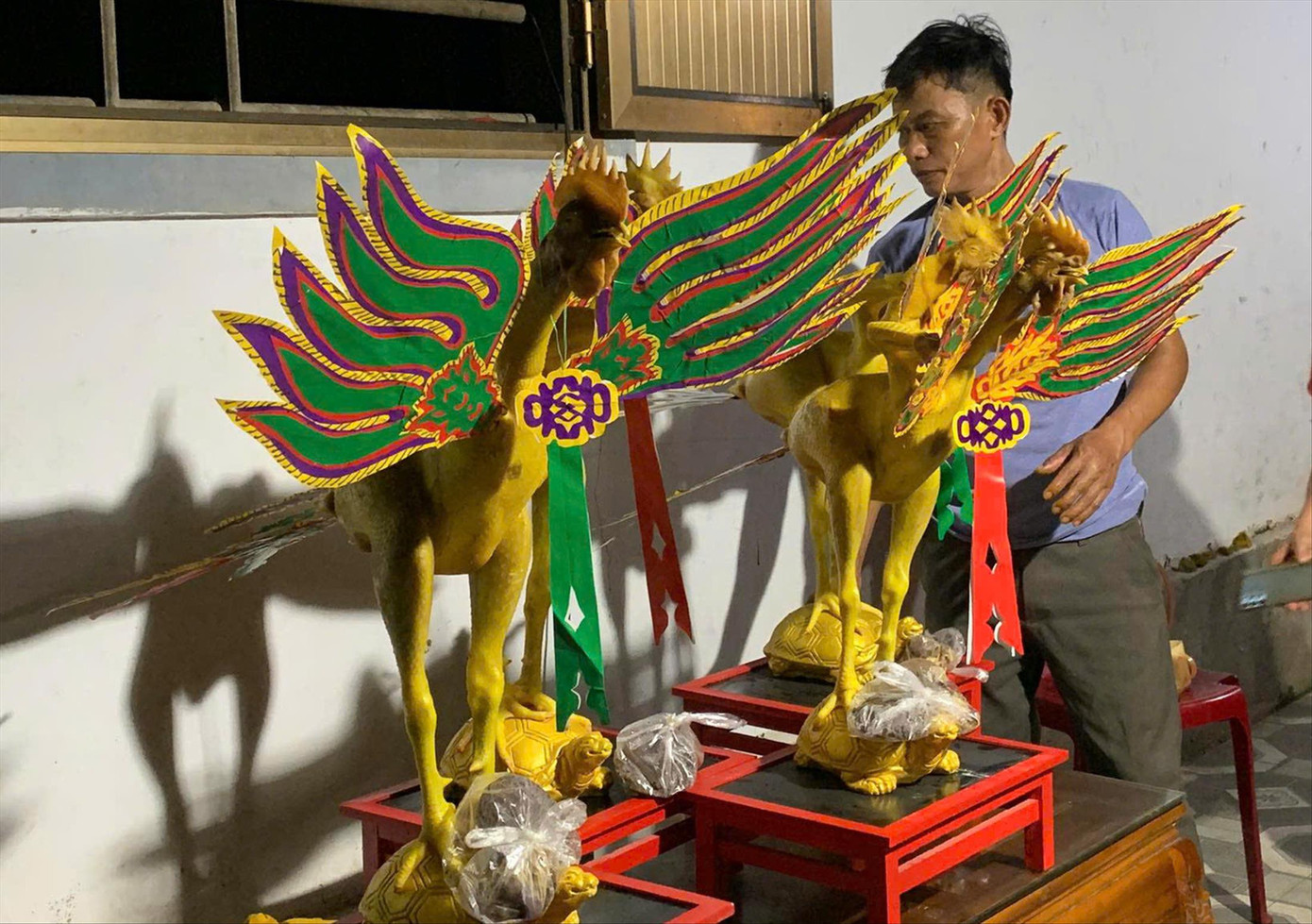 Ông Tạ Văn Bình người nhiều năm làm gà “bay” dâng cúng bàn thờ tổ tiên tại Hà Tĩnh