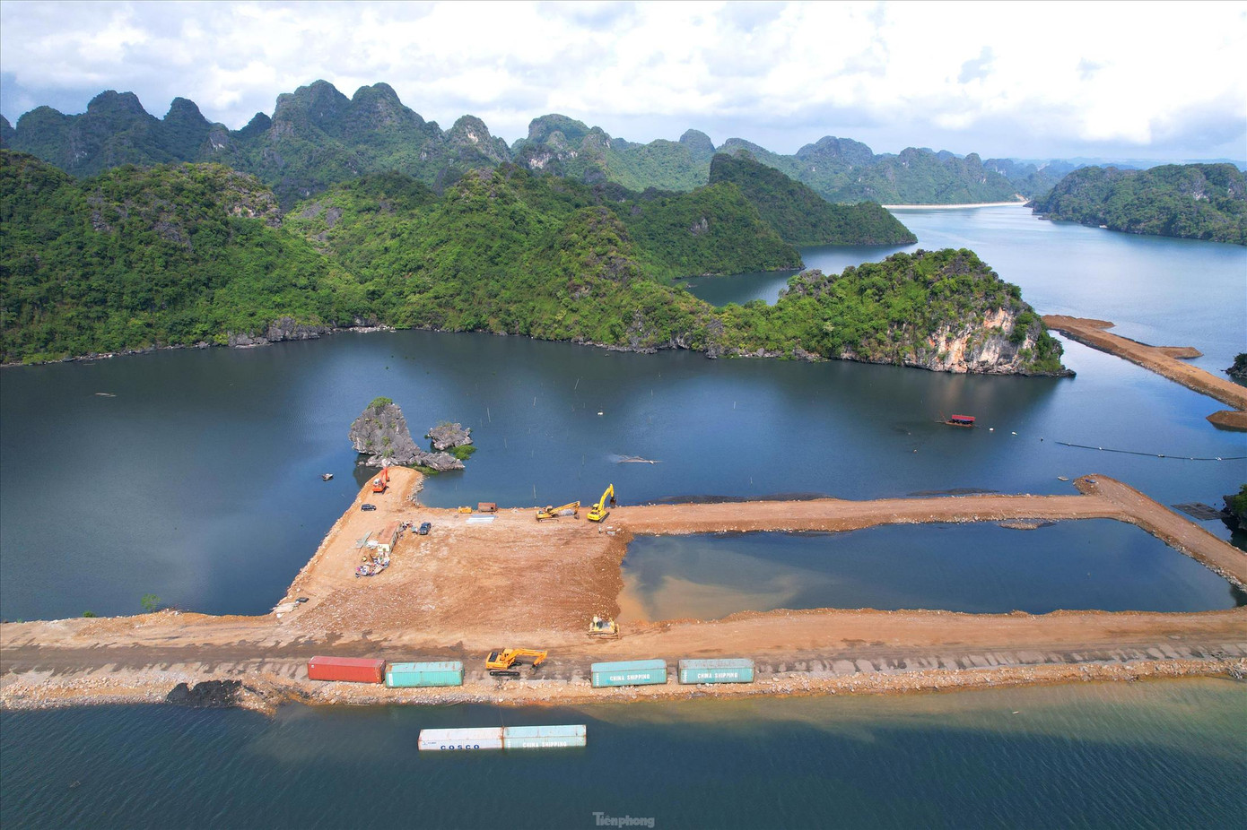 Di sản thiên nhiên thế giới Vịnh Hạ Long đang bị đe dọa Di sản thiên nhiên thế giới Vịnh Hạ Long đang bị đe dọa