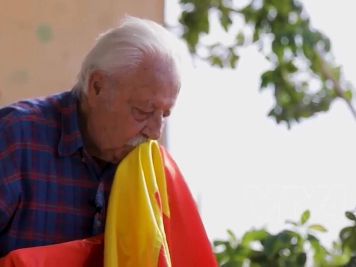 Kostas Sarantidis - Nguyễn Văn Lập thể hiện tình yêu thiêng liêng với Tổ quốc Việt Nam Kostas Sarantidis - Nguyễn Văn Lập thể hiện tình yêu thiêng liêng với Tổ quốc Việt Nam