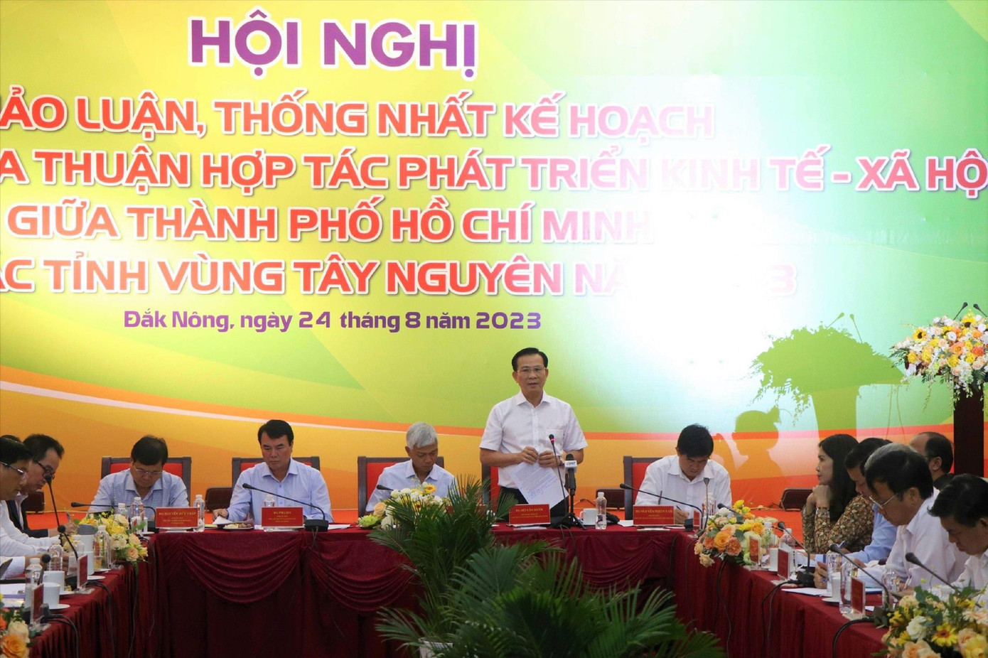 Ông Hồ Văn Mười - Chủ tịch UBND tỉnh Đắk Nông chia sẻ về tiềm năng, lợi thế của địa phương Ông Hồ Văn Mười - Chủ tịch UBND tỉnh Đắk Nông chia sẻ về tiềm năng, lợi thế của địa phương