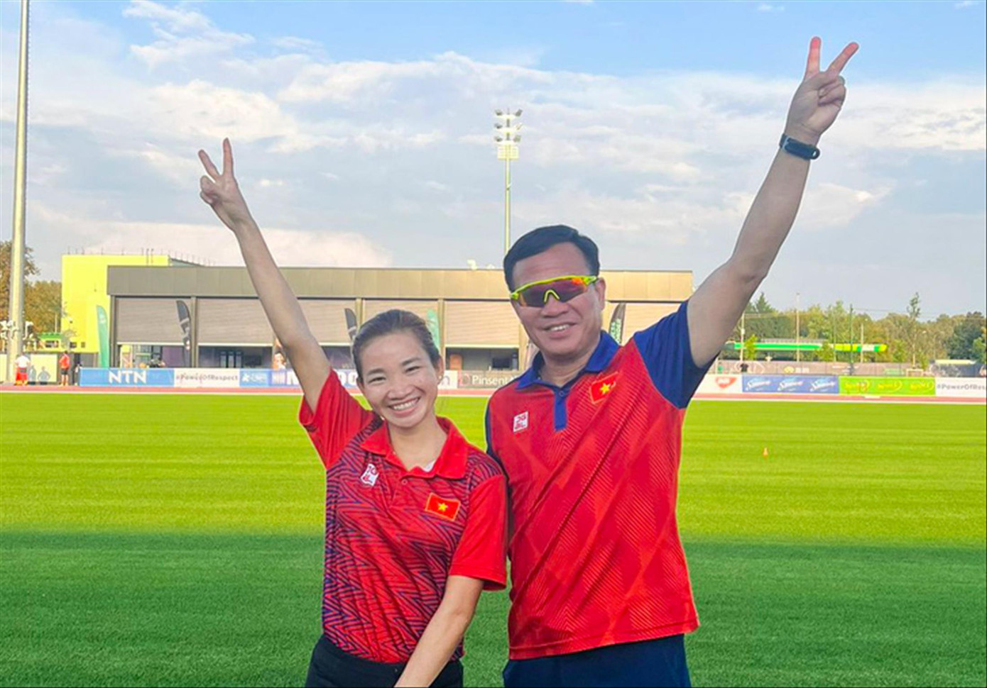 Nguyễn Thị Oanh cùng HLV Trần Văn Sỹ có mặt tại Hungary chuẩn bị cho Giải vô địch điền kinh thế giới 2023