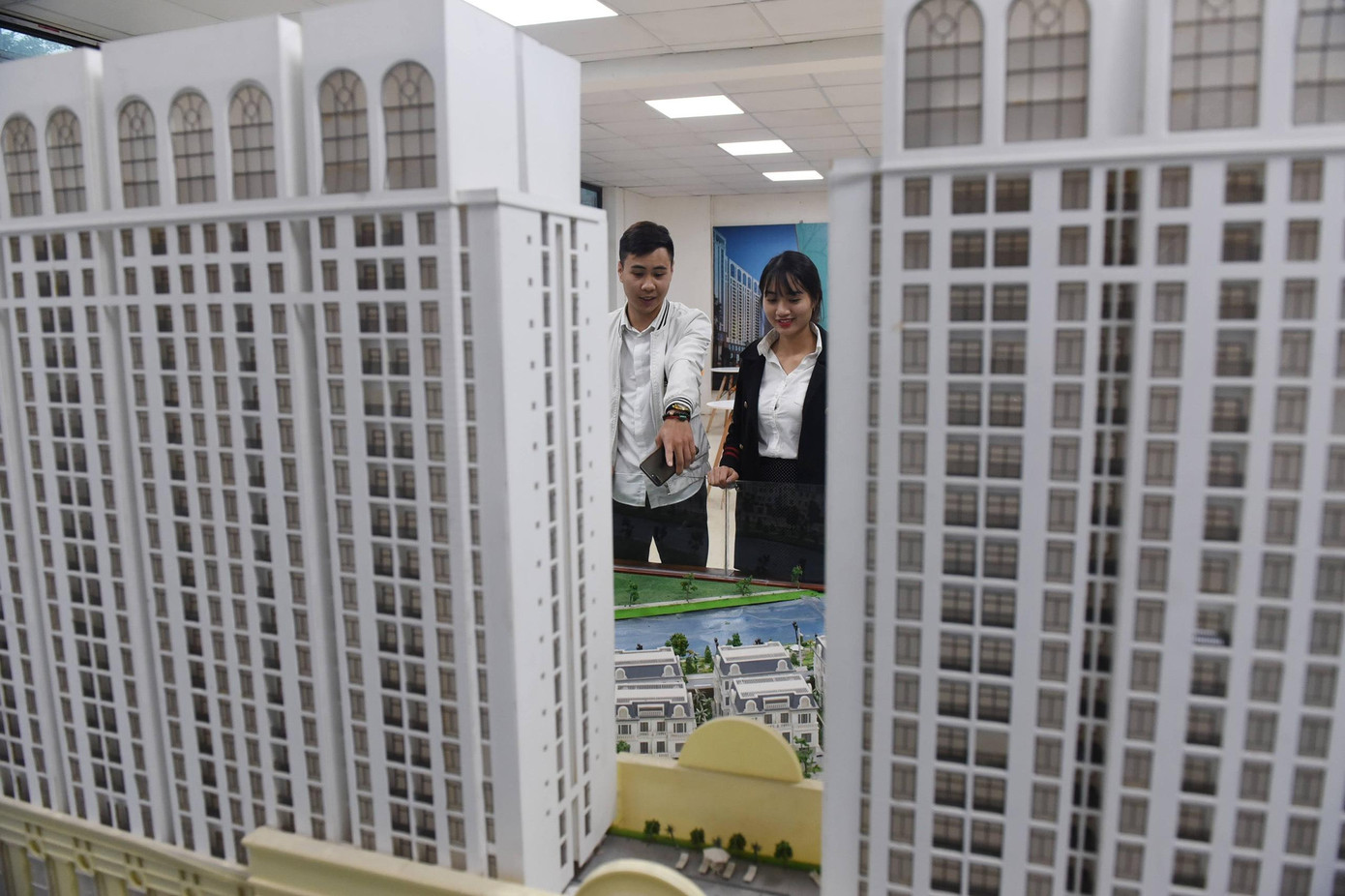 Việc đánh thuế người sở hữu nhiều nhà, đất có gây khó cho thị trường bất động sản? Ảnh: PV Việc đánh thuế người sở hữu nhiều nhà, đất có gây khó cho thị trường bất động sản? Ảnh: PV