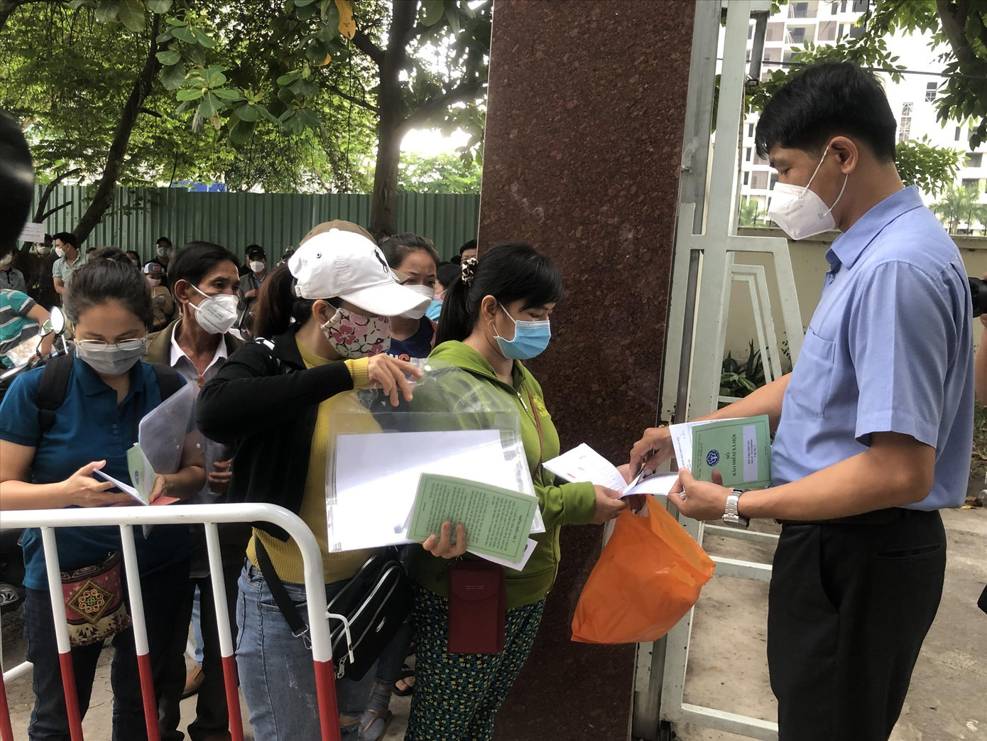 Không ít công nhân chọn làm việc theo thời vụ để chờ rút BHXH một lần ảnh: U.P Không ít công nhân chọn làm việc theo thời vụ để chờ rút BHXH một lần ảnh: U.P