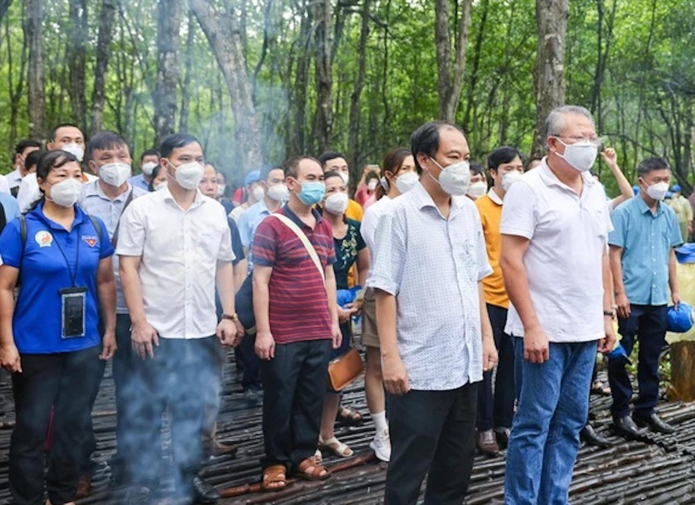 Du khách viếng đài tưởng niệm các chiến sỹ đặc công tại Chiến khu Rừng Sác