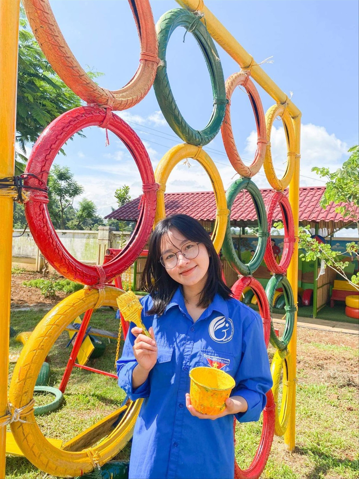 Thân Thị Ngọc Nga tham gia trang trí khu vui chơi cho các em nhỏ Thân Thị Ngọc Nga tham gia trang trí khu vui chơi cho các em nhỏ