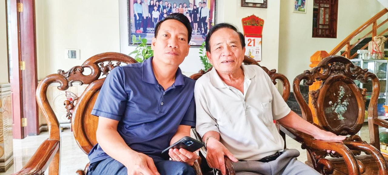 Tác giả bài viết và “Em bé Bảo Ninh” Tác giả bài viết và “Em bé Bảo Ninh”