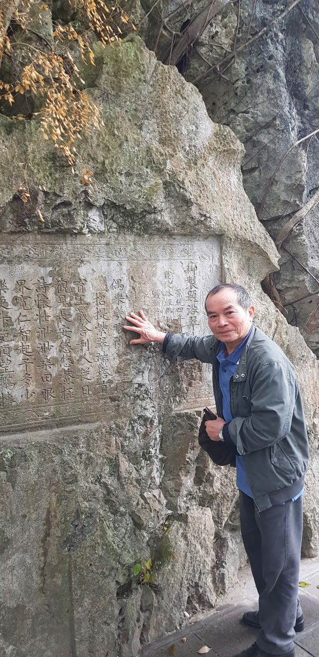 Ma nhai- bia đá đề thơ trên Dục Thúy Sơn Ma nhai- bia đá đề thơ trên Dục Thúy Sơn