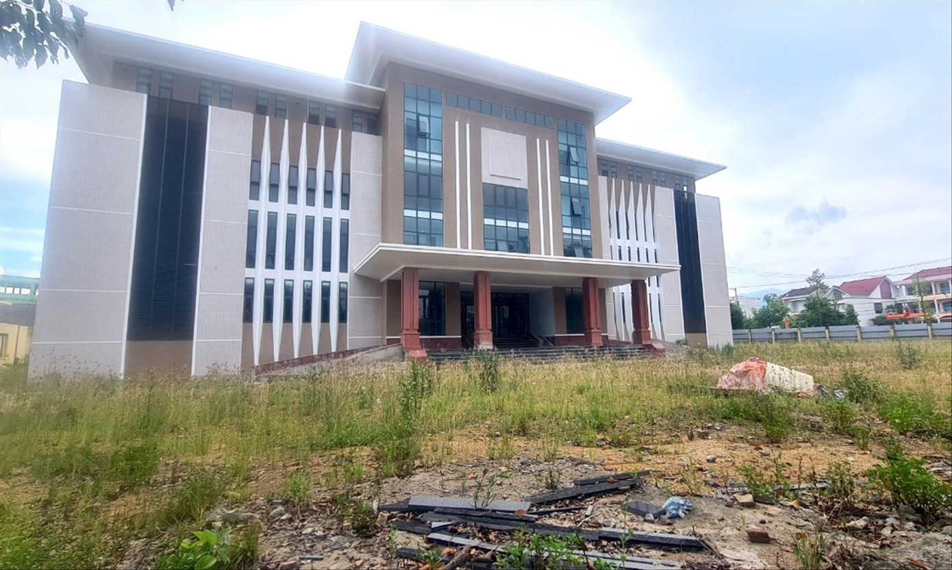 Công trình trụ sở HĐND-UBND huyện Quế Sơn 50 tỷ đồng mới thi công được 80% đã phải tạm dừng Công trình trụ sở HĐND-UBND huyện Quế Sơn 50 tỷ đồng mới thi công được 80% đã phải tạm dừng