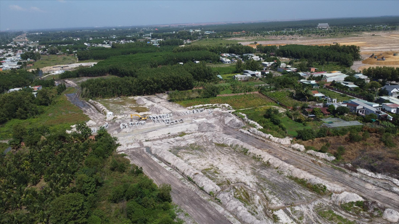 Tuyến cao tốc Biên Hòa - Vũng Tàu vẫn còn ngổn ngang Ảnh: M.T