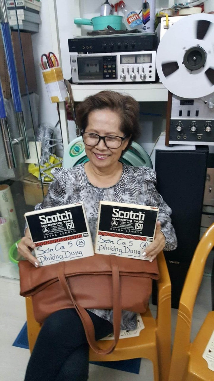 “Nhạn trắng Gò Công”, danh ca Phương Dung bên những cuốn băng cũ ghi lại tiếng hát thời son trẻ của bà “Nhạn trắng Gò Công”, danh ca Phương Dung bên những cuốn băng cũ ghi lại tiếng hát thời son trẻ của bà