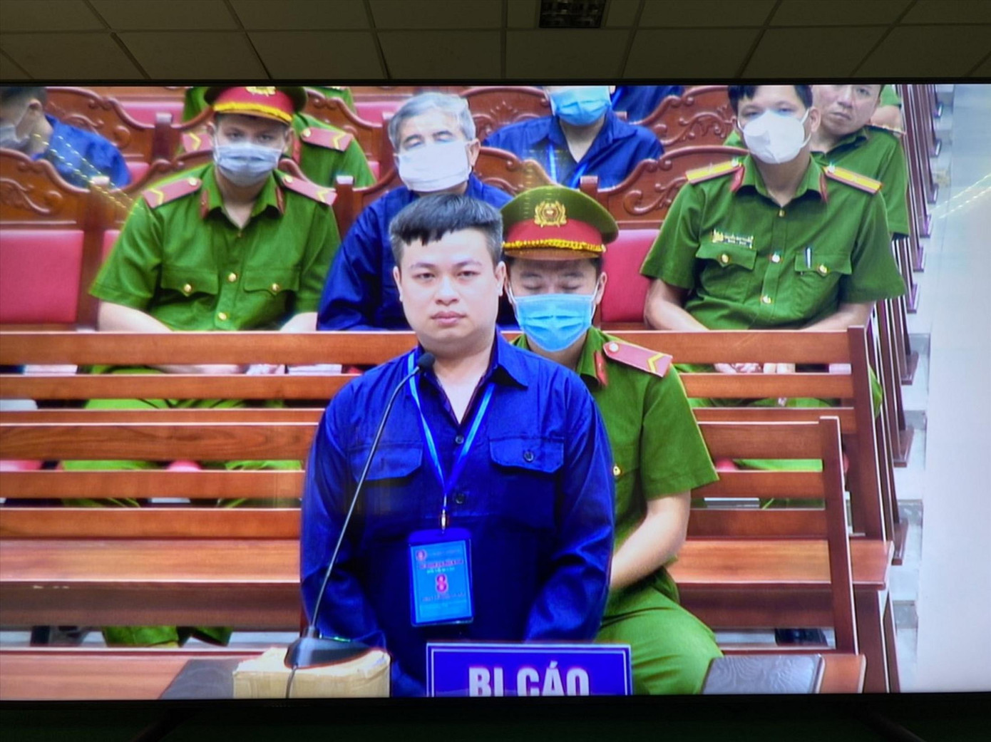 Bị cáo Phan Lê Hoài Anh trả lời HĐXX. Ảnh: Tân Châu Bị cáo Phan Lê Hoài Anh trả lời HĐXX. Ảnh: Tân Châu