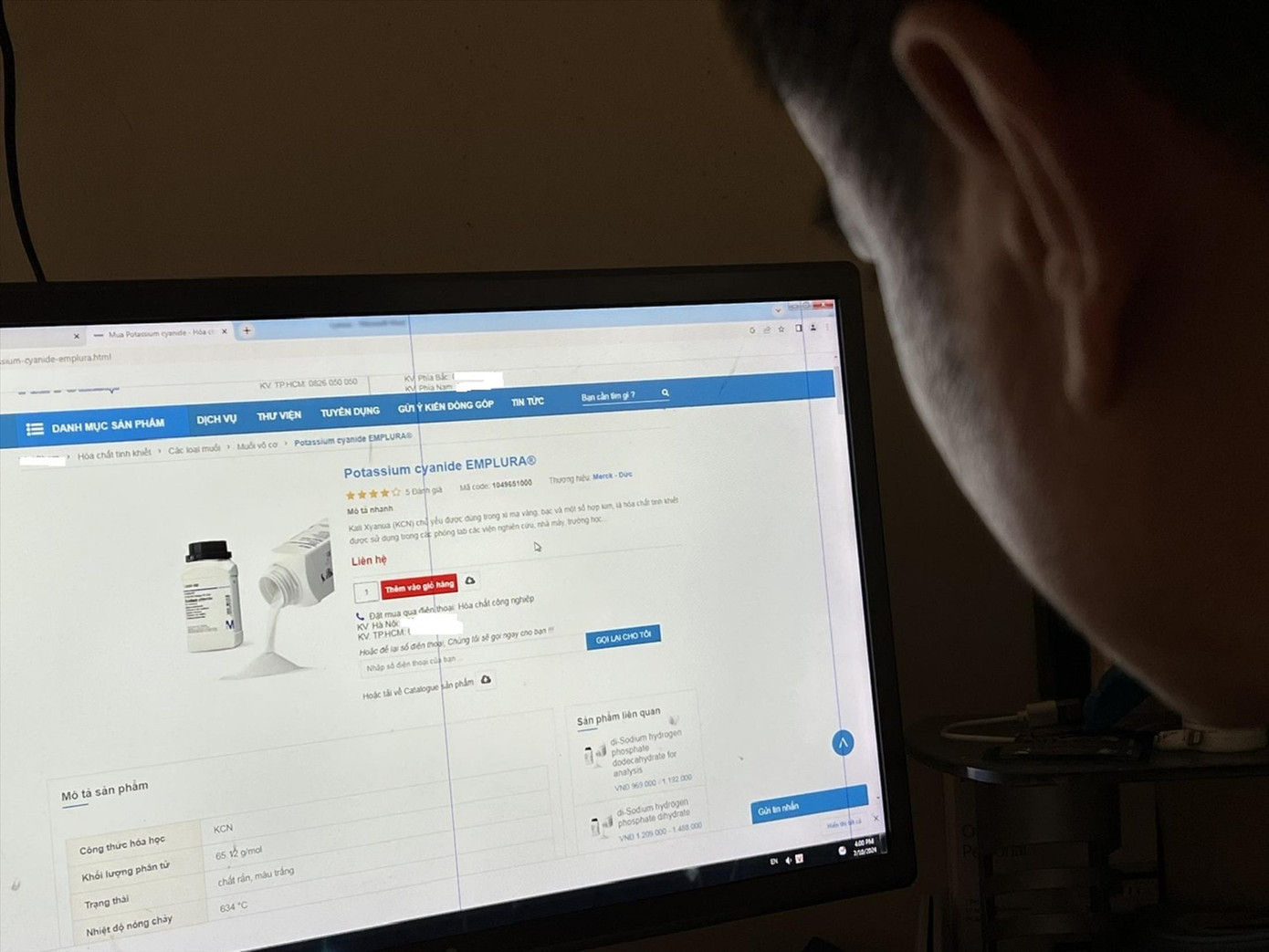 Khách hàng dễ dàng mua xyanua trên mạng ảnh: U.P Khách hàng dễ dàng mua xyanua trên mạng ảnh: U.P