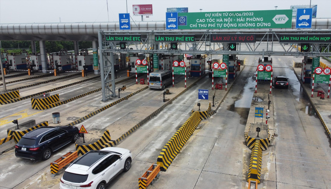 Từ sáng nay, cao tốc Hà Nội - Hải Phòng chỉ thu phí tự động ETC. Ảnh: Trọng Đảng