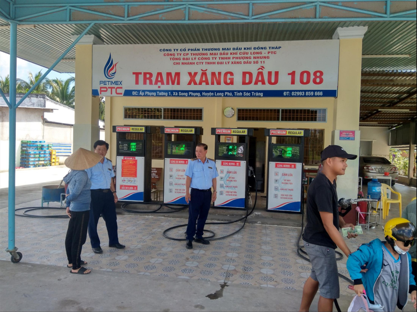 Lực lượng QLTT kiểm tra cây xăng ở các địa phương