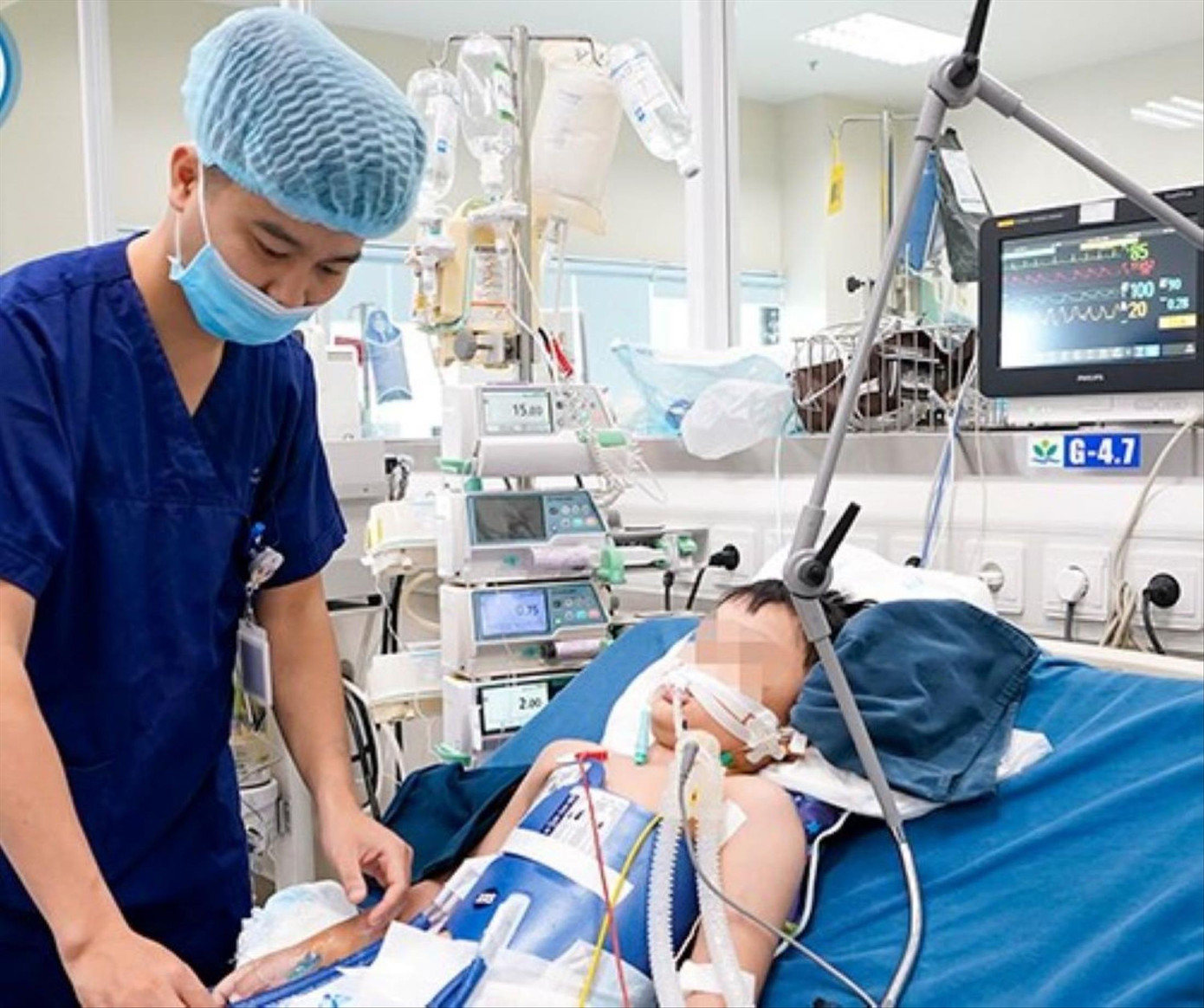 Bé C.T rơi vào tình trạng rất nguy kịch khi được chuyển đến BV Nhi T.Ư