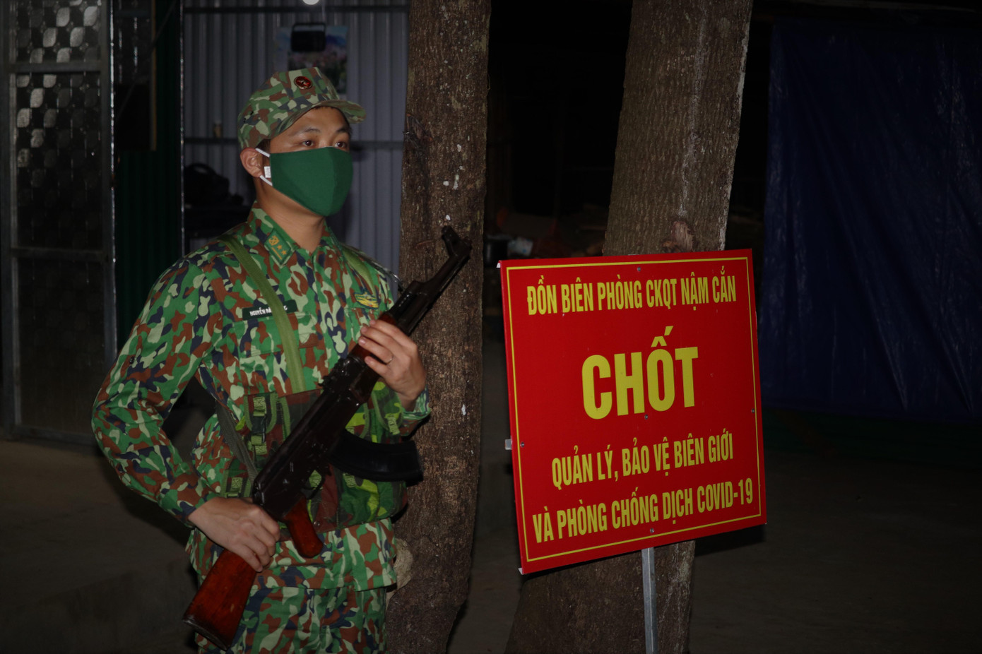 Chiến sĩ trực gác 24/24h