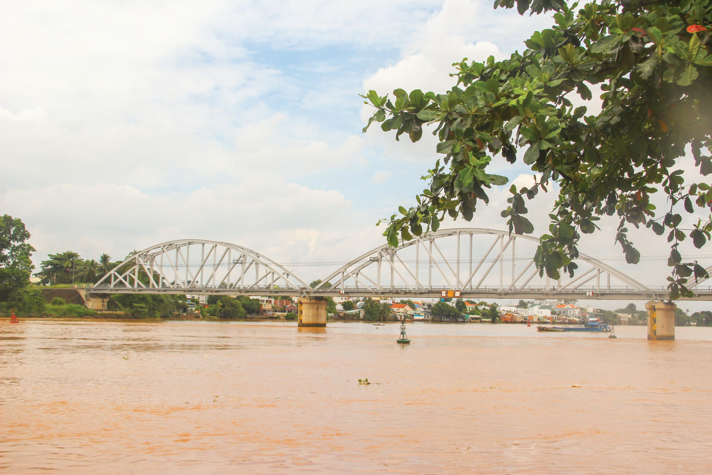 Cầu Ghềnh được xây dựng trên 100 năm nối Cù lao Phố với đất liền