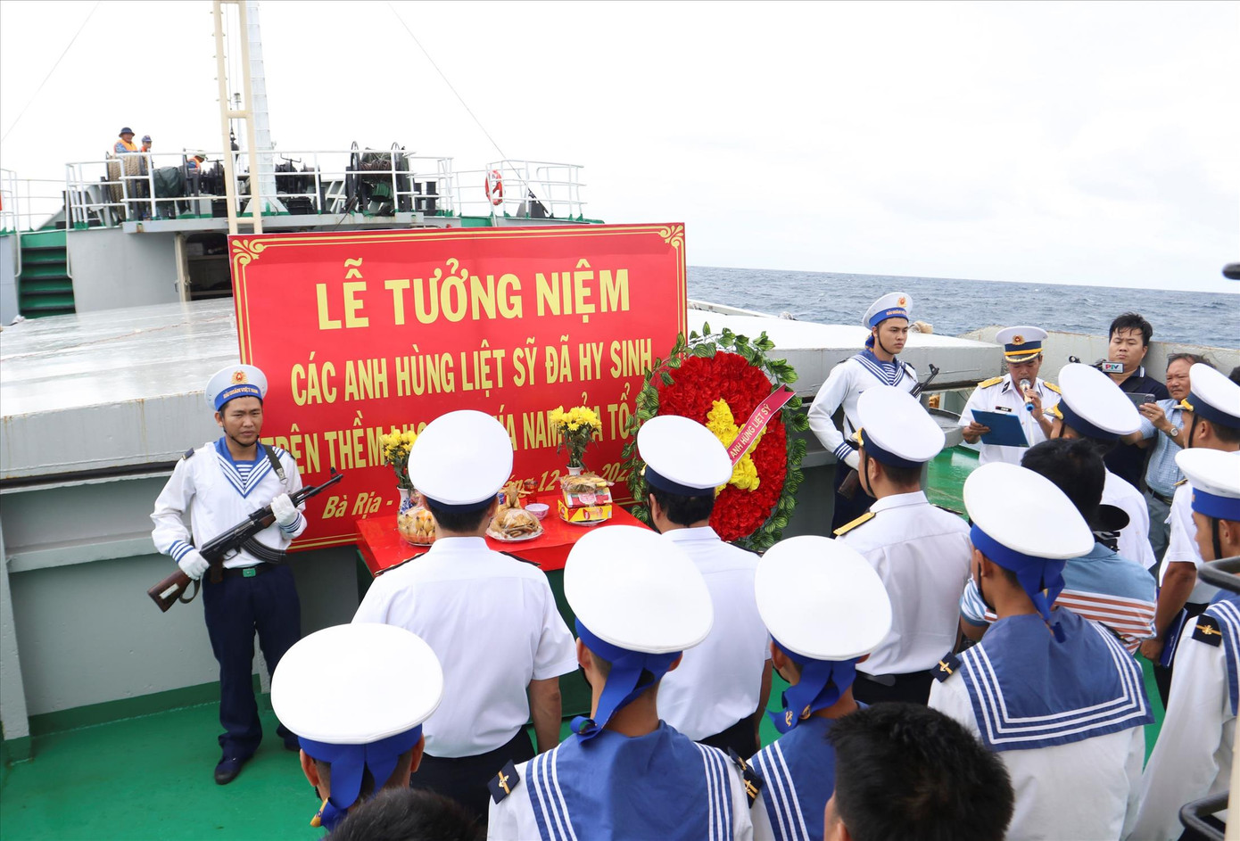 Lễ Tưởng niệm Anh hùng Liệt sỹ hy sinh khi làm nhiệm vụ trên vùng biển thềm lục địa phía Nam của Tổ quốc