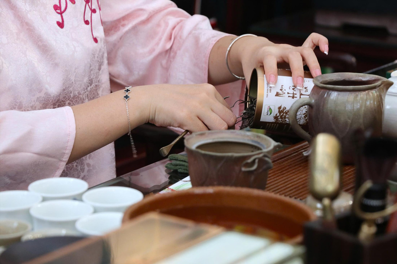 Thưởng trà sen Hà Nội. Thưởng trà sen Hà Nội.