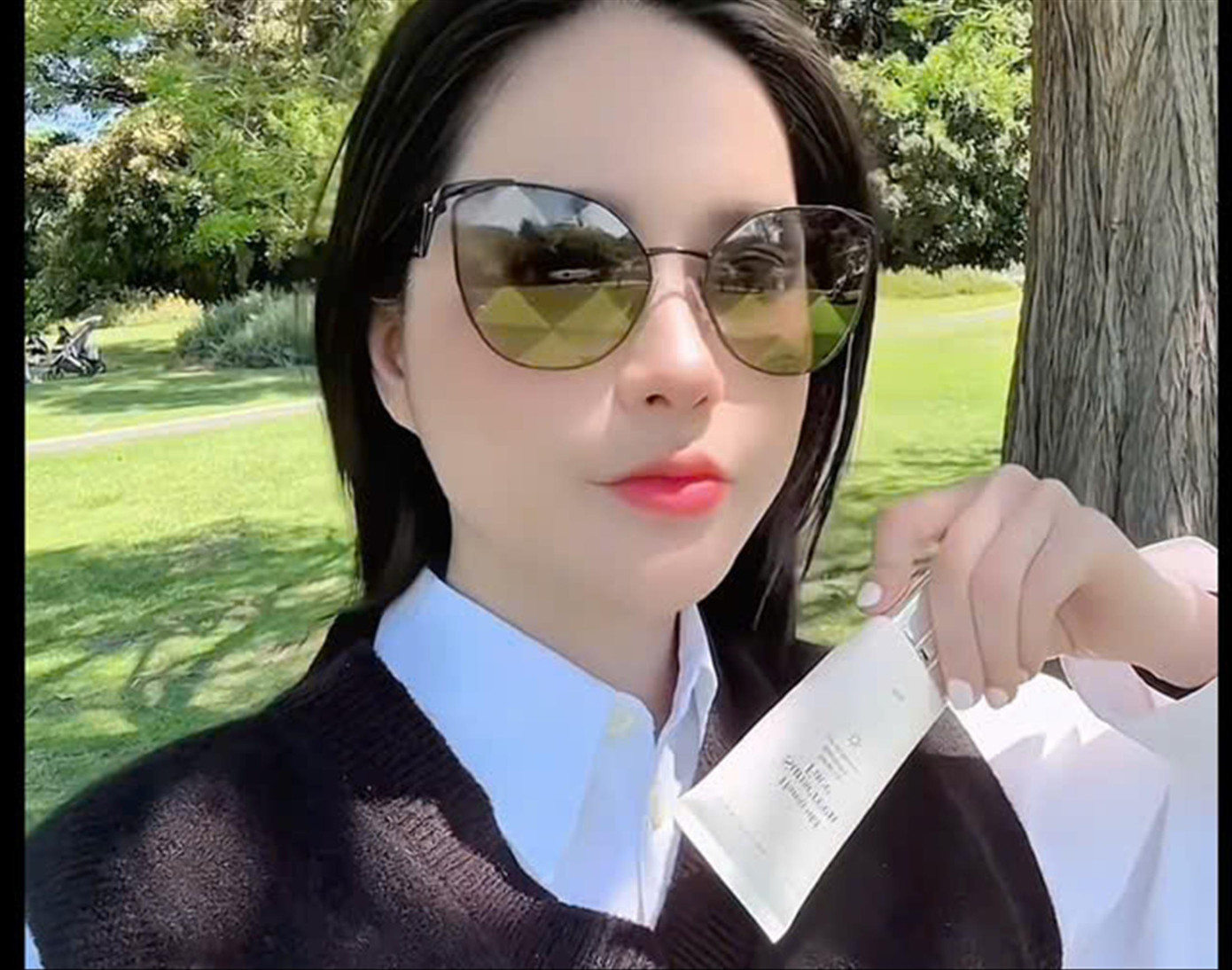 Nhà sản xuất Đoàn Di Băng đang vướng ồn ào kem chống nắng.