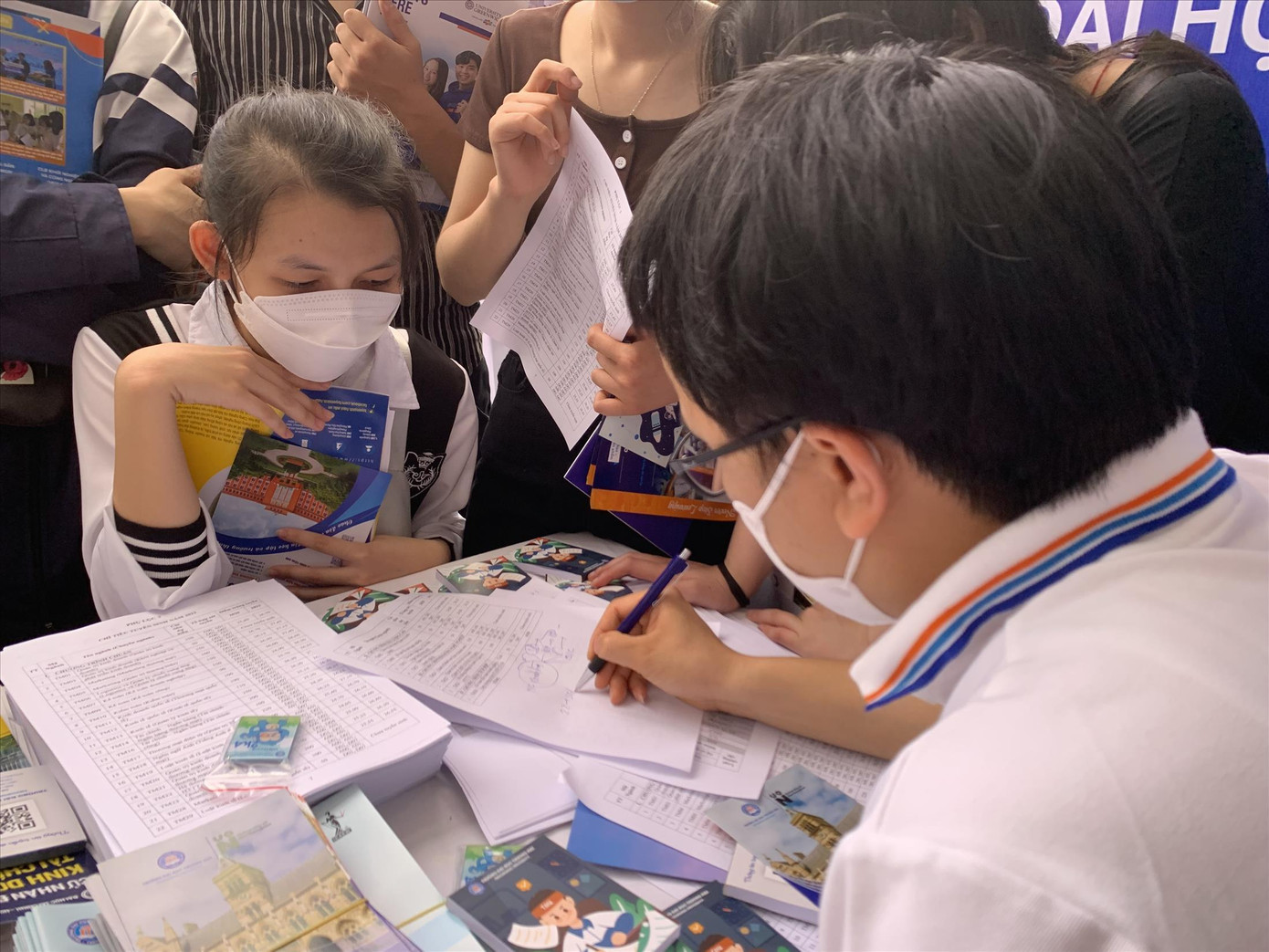 Chạy theo thành tích, điểm số là căn bệnh của giáo dục (Ảnh minh họa) Chạy theo thành tích, điểm số là căn bệnh của giáo dục (Ảnh minh họa)