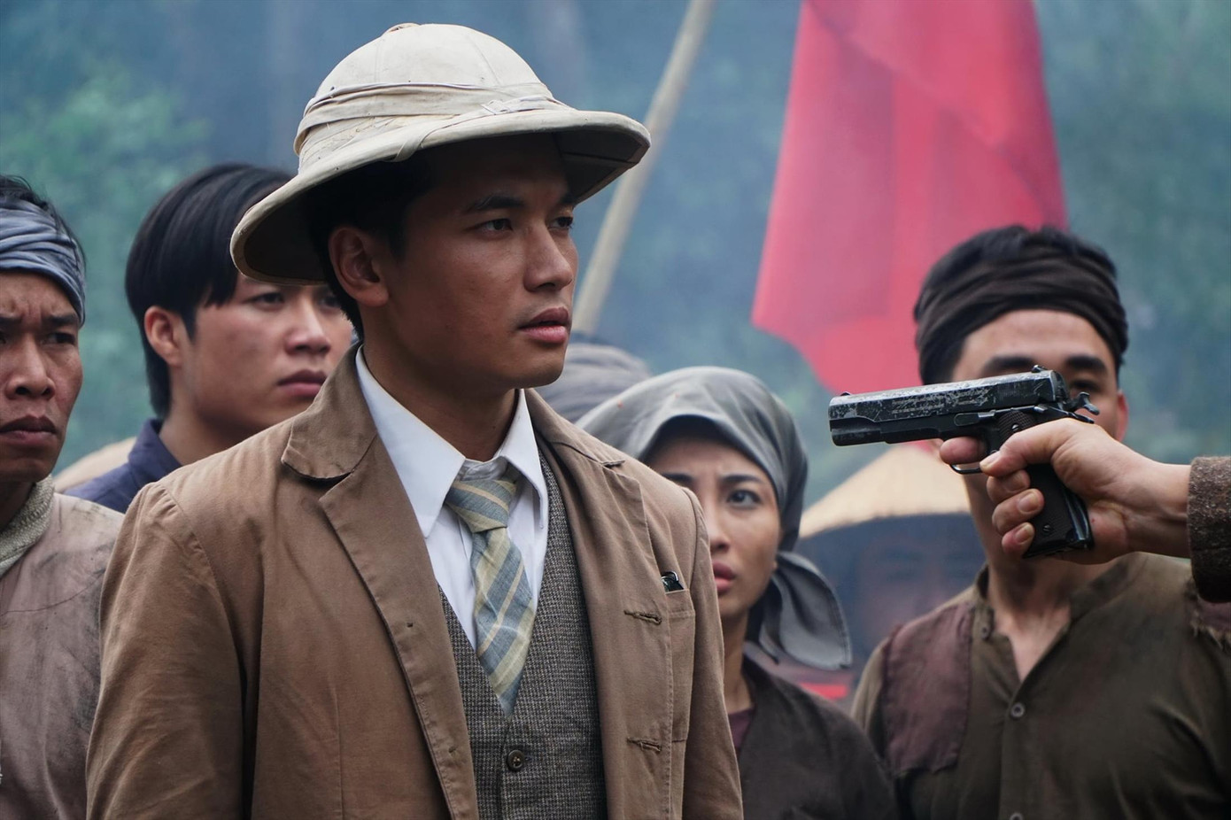 Nam diễn viên chính Nguyễn Thanh Tuấn thể hiện khá tốt vai Tổng Bí thư Nguyễn Văn Cừ