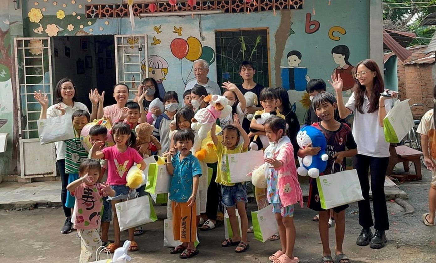 Những gấu bông cũ trở thành người bạn tinh thần đến với trẻ em kém may mắn.