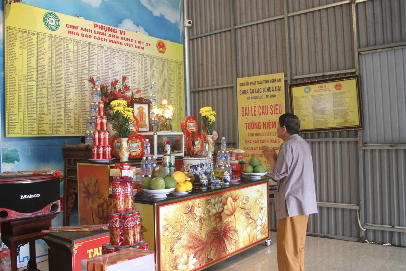 Bàn thờ 511 nhà báo liệt sĩ tại chùa Âu Lạc