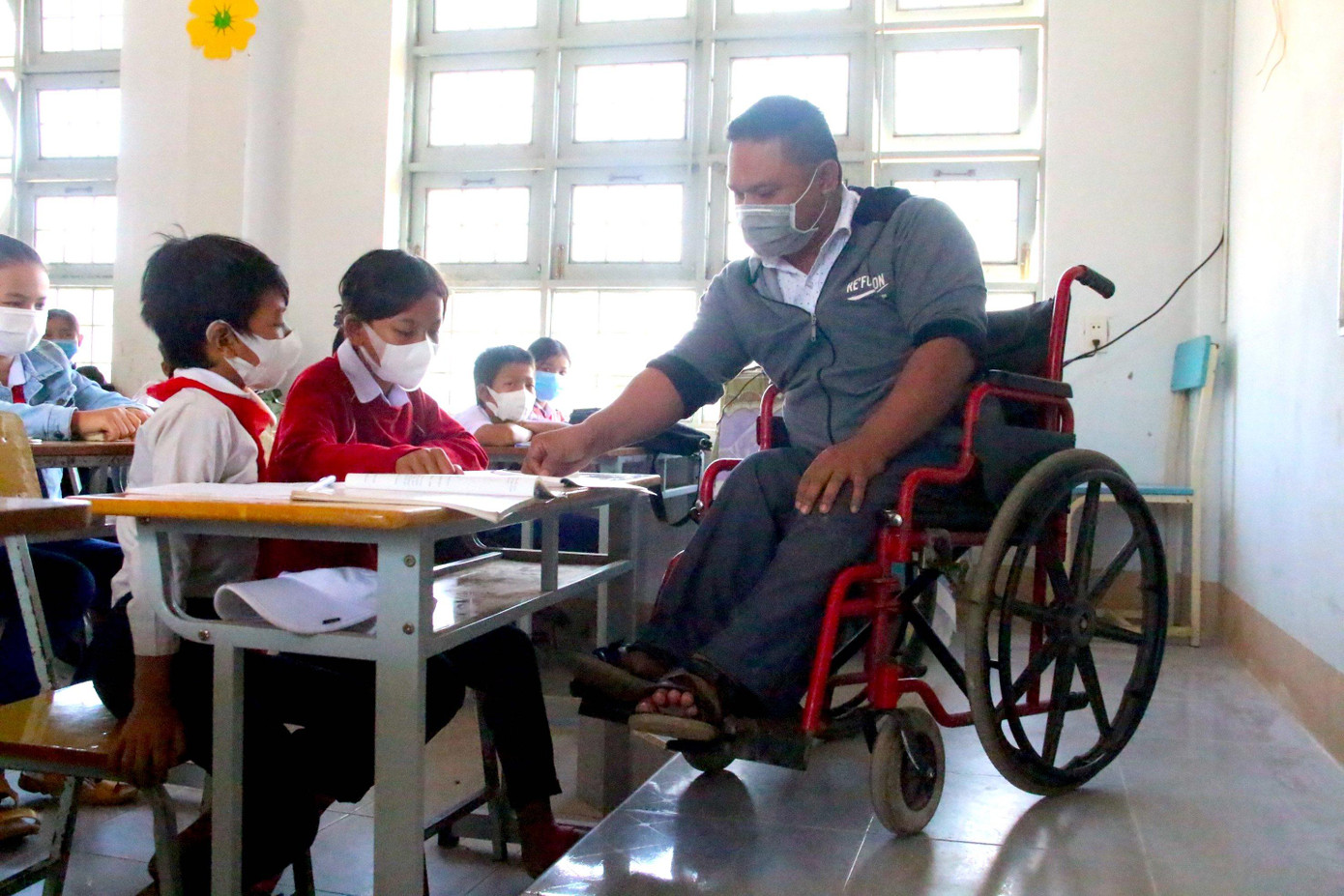 Thầy giáo A Mik Thầy giáo A Mik