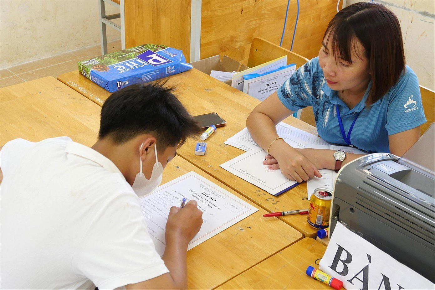 Trường THPT tư vấn học sinh chọn tổ hợp từ đầu năm học ảnh: Hoàng Mạnh Thắng Trường THPT tư vấn học sinh chọn tổ hợp từ đầu năm học ảnh: Hoàng Mạnh Thắng