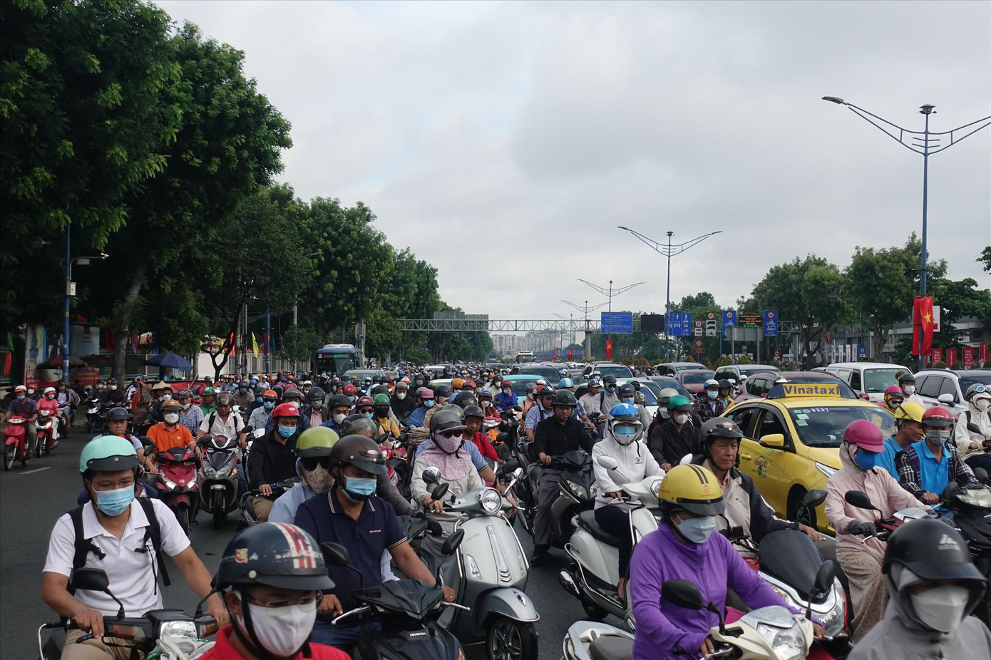 Đường Trường Chinh (quận Tân Bình) ùn ứ trong giờ cao điểm. Ảnh: HH Đường Trường Chinh (quận Tân Bình) ùn ứ trong giờ cao điểm. Ảnh: HH