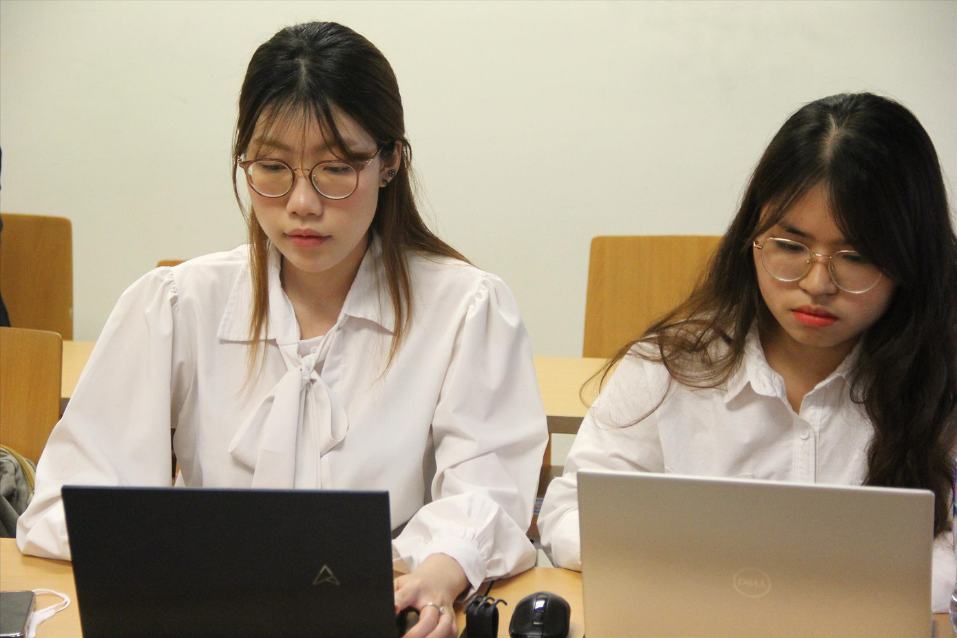 Sinh viên ĐH Kinh tế Quốc dân trong giờ học. Ảnh: Nghiêm Huê