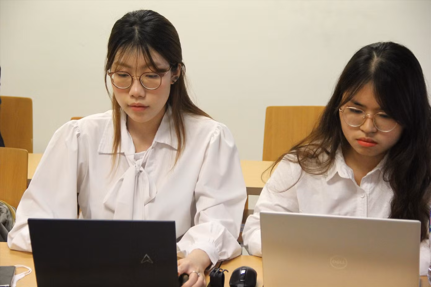 Sinh viên ĐH Kinh tế Quốc dân trong giờ học. Ảnh: Nghiêm Huê
