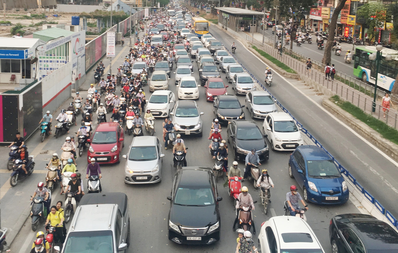 Hà Nội đang có hơn 7,8 triệu phương tiện xe máy, ô tô và đang tiếp tục gia tăng chưa có kiểm soát Ảnh: Trọng Đảng