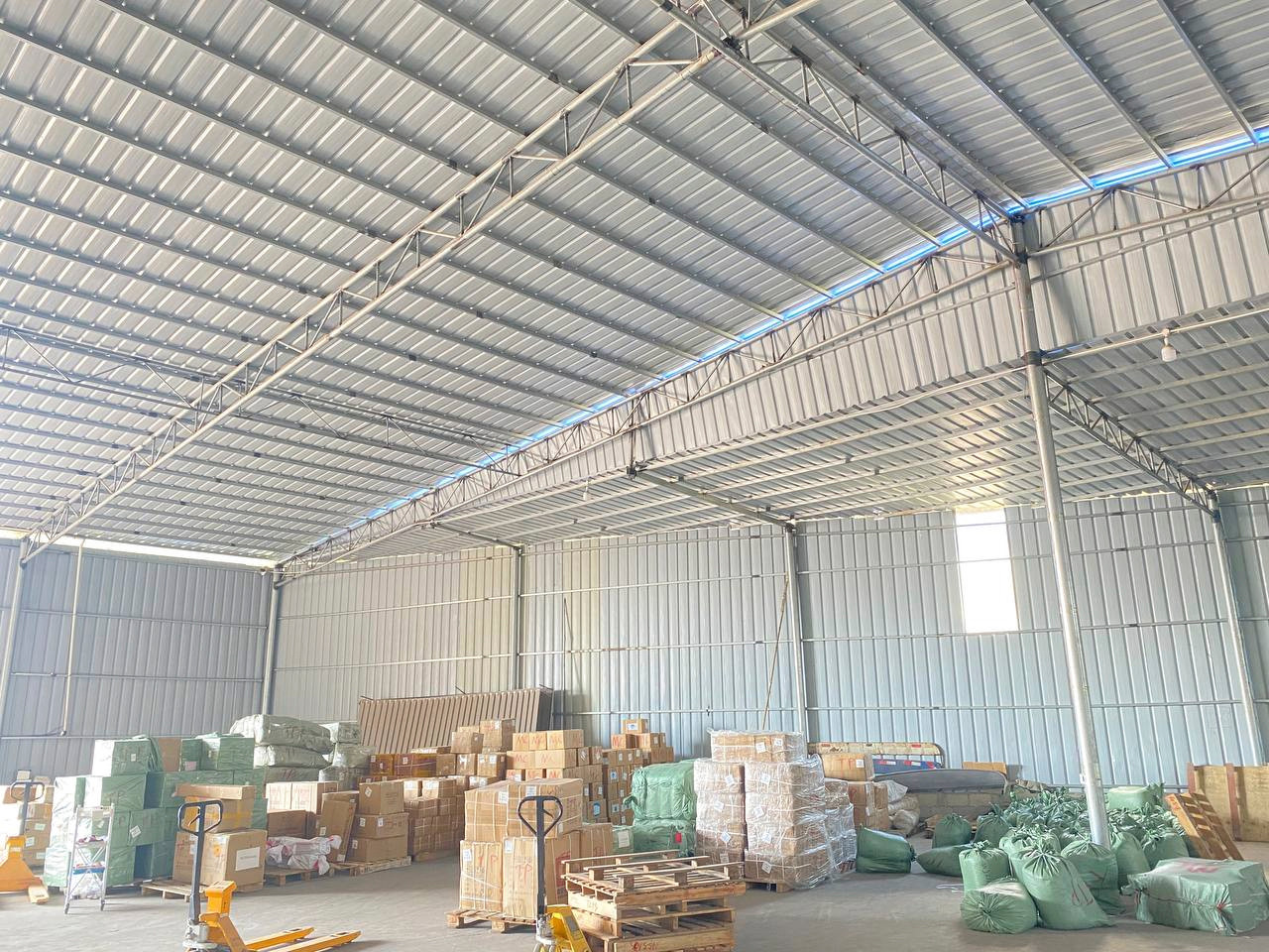 Kho hàng của Cty CP T.V.T tại Hà Nội