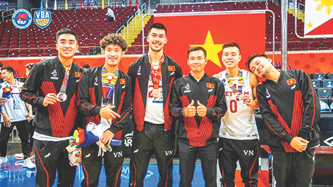 Stefan Nguyễn (trái ngoài cùng) cùng dàn cầu thủ Việt Nam giành chiếc HCĐ lịch sử tại SEA Games 30. Ảnh: LĐBRVN Stefan Nguyễn (trái ngoài cùng) cùng dàn cầu thủ Việt Nam giành chiếc HCĐ lịch sử tại SEA Games 30. Ảnh: LĐBRVN