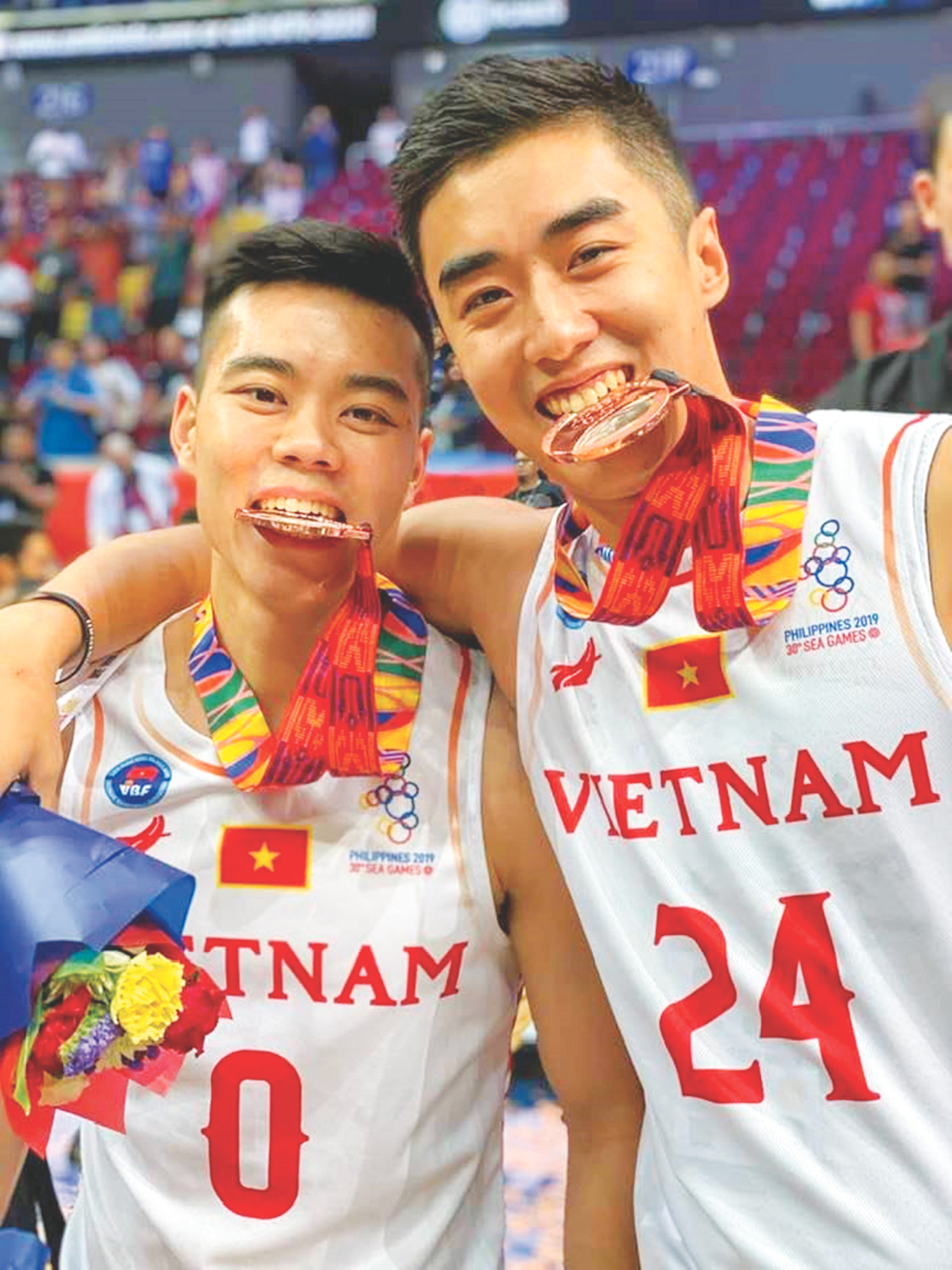 Stefan Nguyễn (phải) ăn mừng chiếc HCĐ Sea Games 30 cùng đồng đội. Ảnh: Horace Nguyễn Stefan Nguyễn (phải) ăn mừng chiếc HCĐ Sea Games 30 cùng đồng đội. Ảnh: Horace Nguyễn