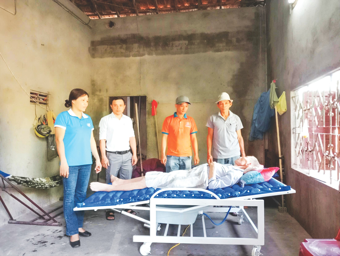 Giường y tế đa năng được anh Nở mang tặng người già bệnh nặng, có hoàn cảnh khó khănẢnh: Nguyễn Ngọc