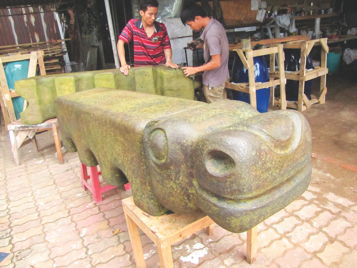 Ghế hà mã làm từ các tông