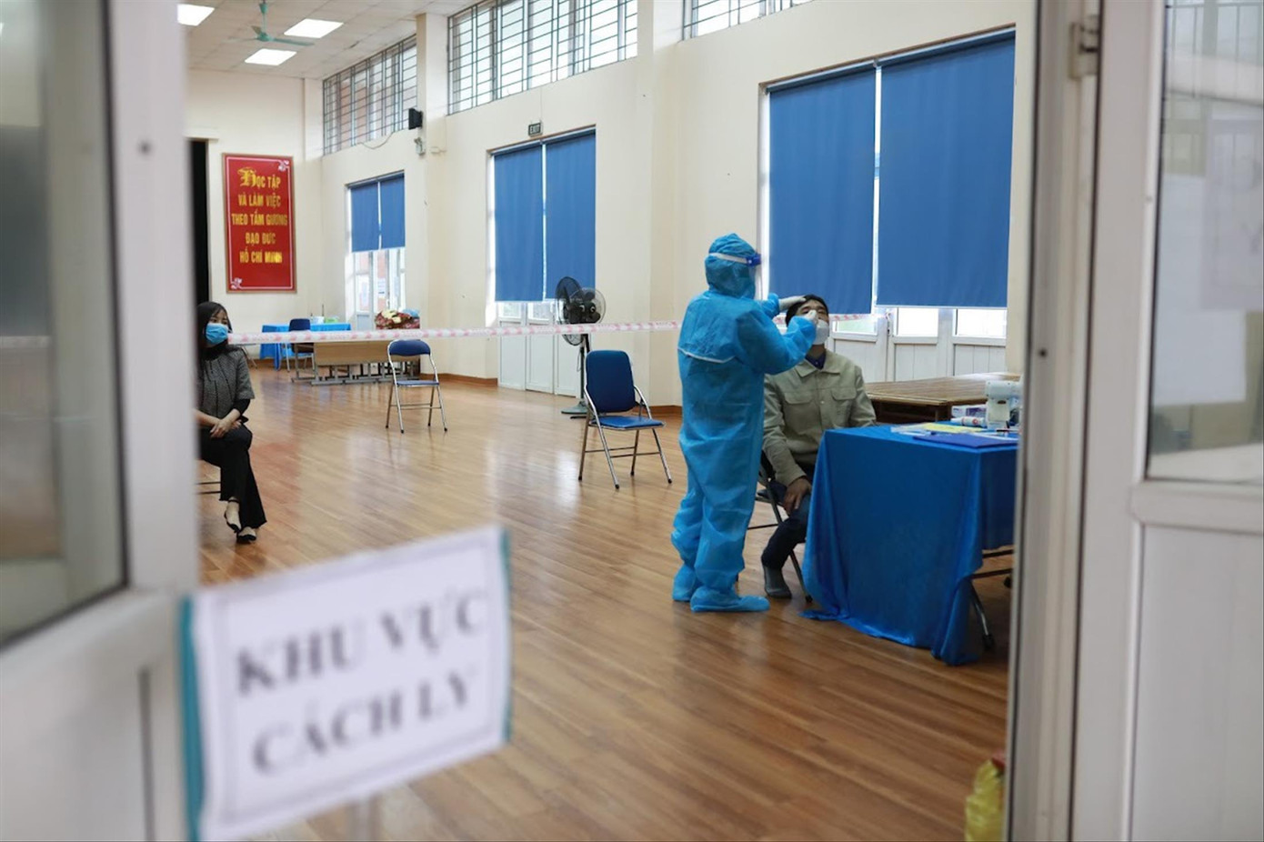 Các trường sẽ phải chi một lượng kinh phí lớn để mua que test nhanh. Ảnh: Như Ý