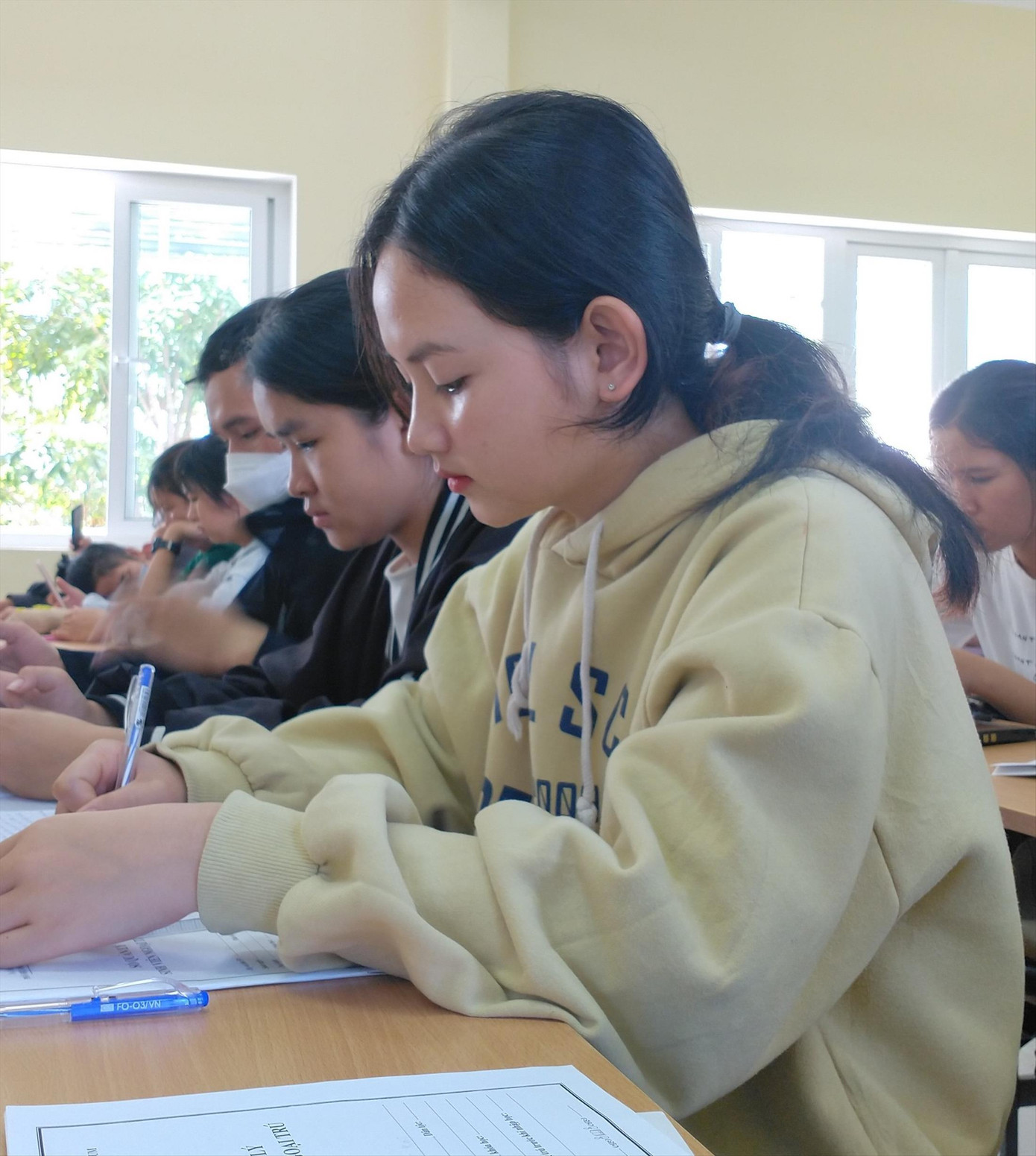 Sinh viên Y Tes đang miệt mài trên giảng đường