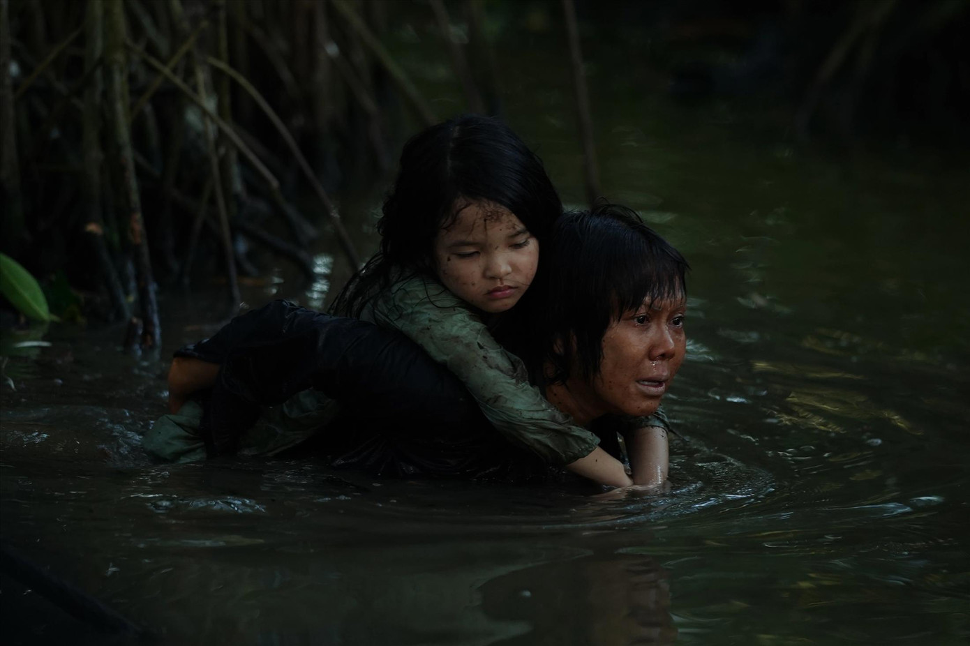 Ma da khai thác nỗi sợ sông nước từ bao đời của người Việt.