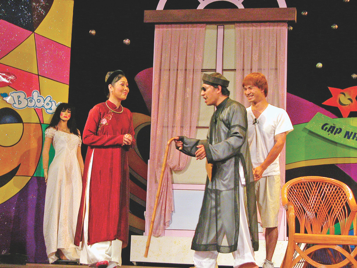 NSND Hồng Vân, NS Xuân Bắc và NS Quang Thắng trong một lần diễn vở Số đỏ