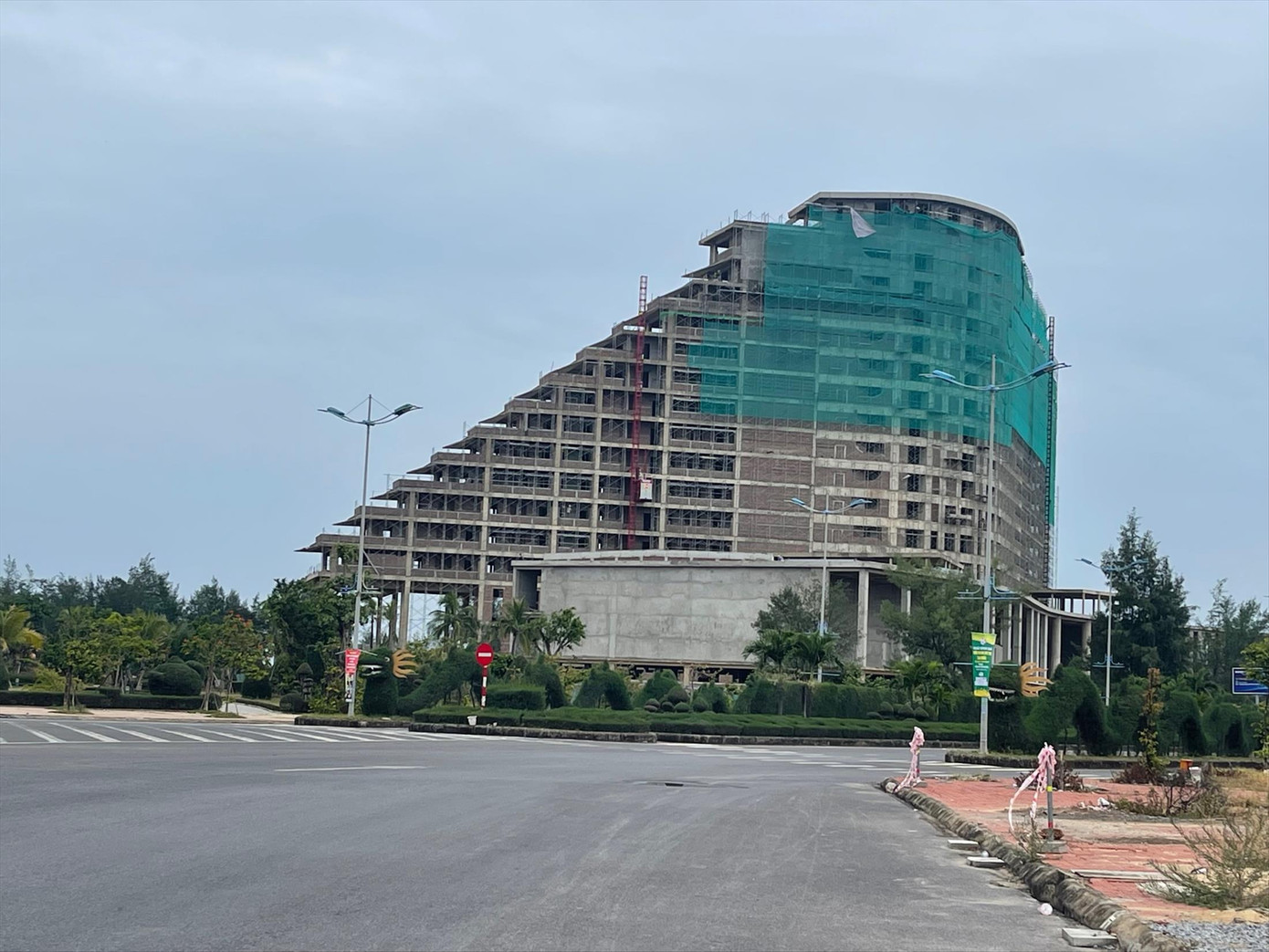 Khách sạn 5 sao Pullman Quảng Bình, chủ đầu tư là Cty Cổ phần Du lịch Hà Nội - Quảng Bình điển hình về chậm tiến độ Khách sạn 5 sao Pullman Quảng Bình, chủ đầu tư là Cty Cổ phần Du lịch Hà Nội - Quảng Bình điển hình về chậm tiến độ