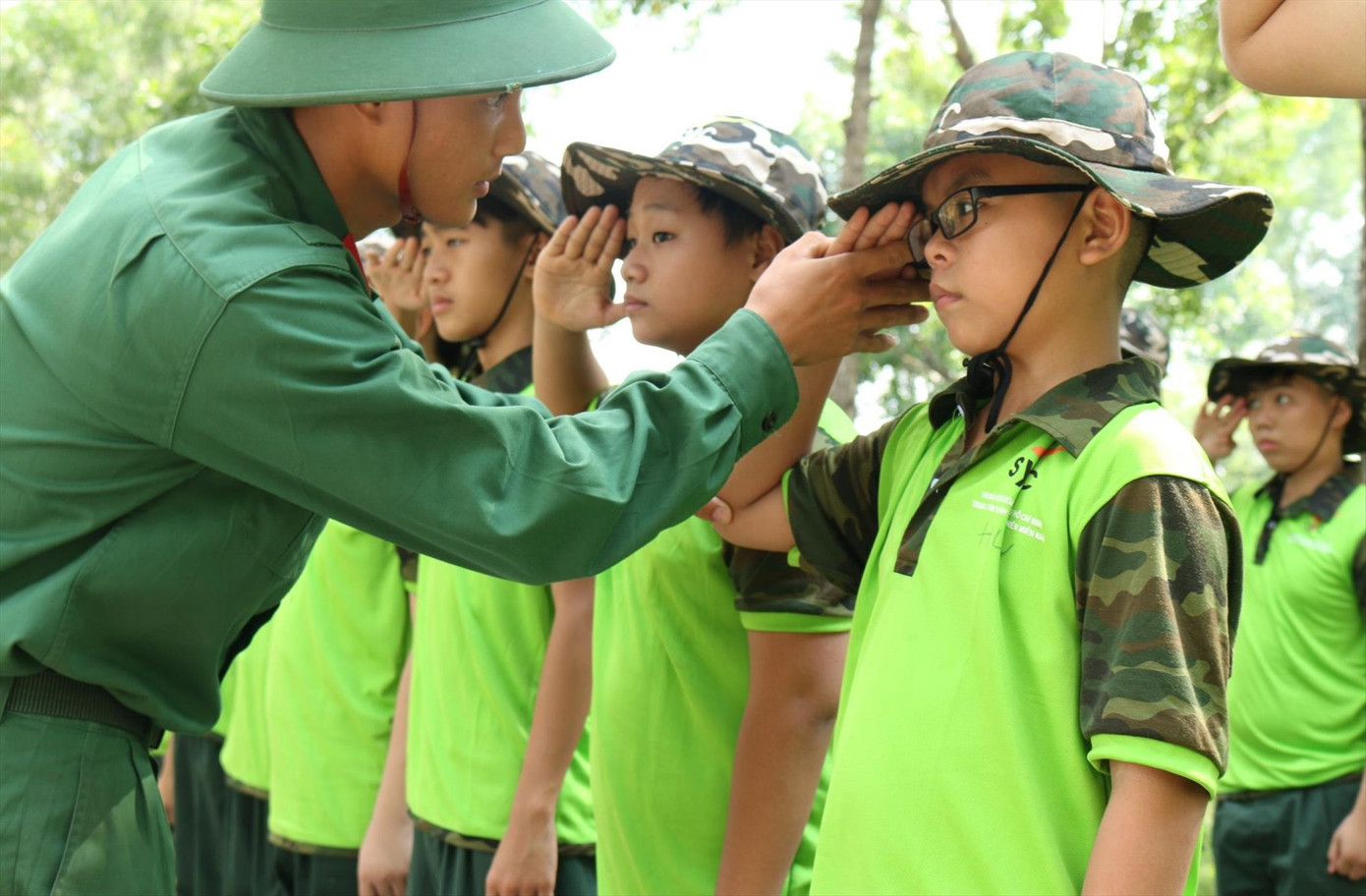 Trẻ em tham gia “Học kỳ quân đội” do Trung tâm Thanh thiếu niên miền Nam tổ chức Trẻ em tham gia “Học kỳ quân đội” do Trung tâm Thanh thiếu niên miền Nam tổ chức