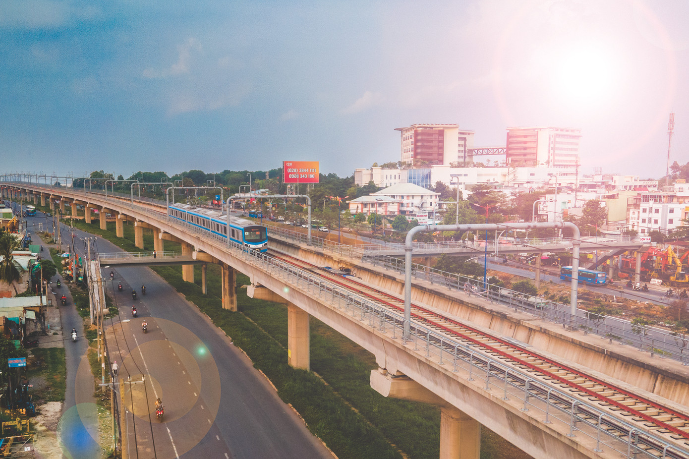 Tuyến metro số 1 TPHCM đang được nghiên cứu kết nối với tỉnh Bình Dương, Đồng Nai Ảnh: PHẠM NGUYỄN Tuyến metro số 1 TPHCM đang được nghiên cứu kết nối với tỉnh Bình Dương, Đồng Nai Ảnh: PHẠM NGUYỄN