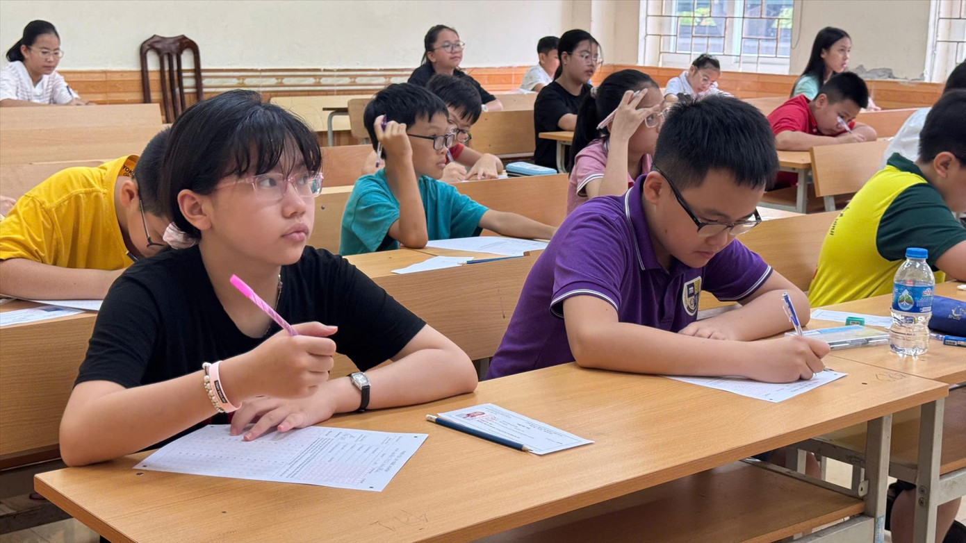 Học sinh tham gia đánh giá năng lực để xét tuyển vào Trường THCS Năng khiếu (Trường ĐH Sư phạm Hà Nội) vừa qua. Ảnh: Nghiêm Huê.