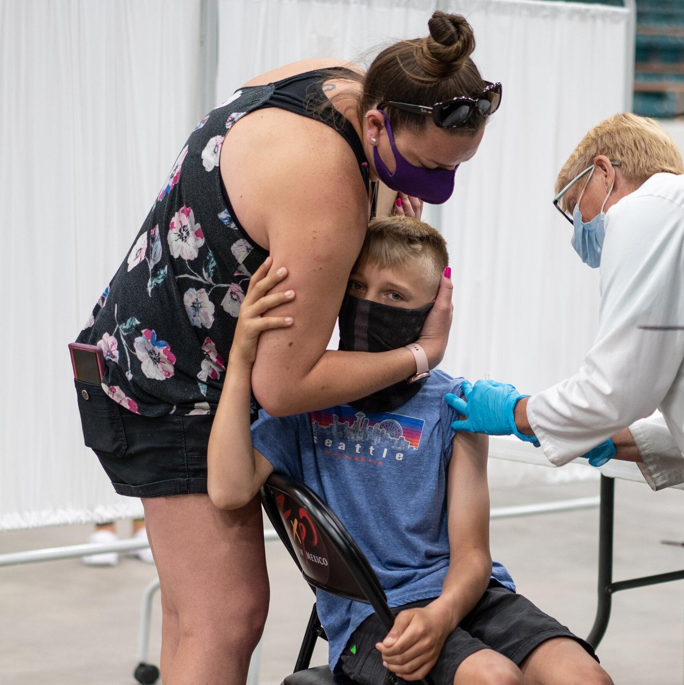 Cậu bé 12 tuổi người Mỹ Skyler Hamm được tiêm vắc-xin Pfizer - BioNTech hồi tháng 5 Ảnh: NYT