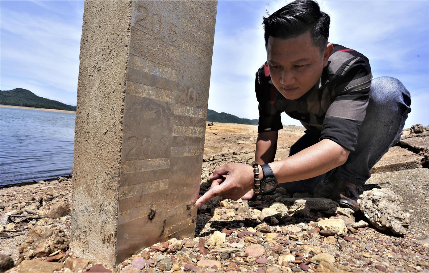 Mực nước hồ Kẻ Gỗ xuống dưới 18m không đảm bảo công tác tưới tiêu