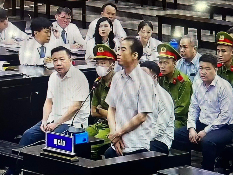 Bị cáo Tô Anh Dũng khóc khi nói lời sau cùng